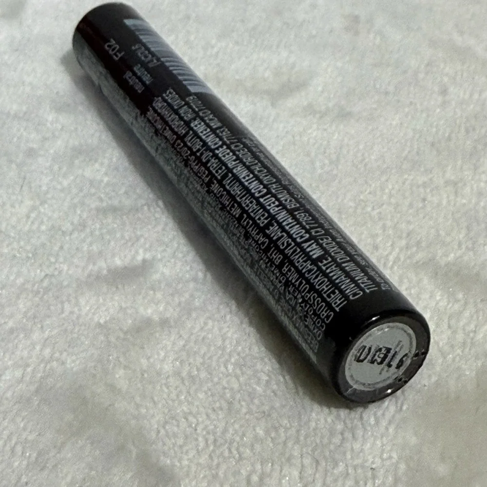Avon Ideal Flawless Concealer Stick F02 Neutral .7 oz Discontinued Deadstock NEW